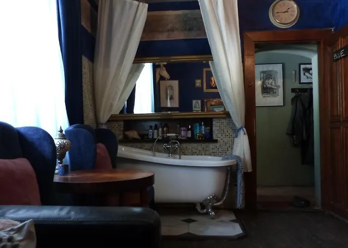 Quarto em Acomodações Particulares Decadent Art Club