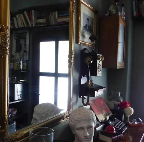 Decadent Art Club Проживание в семье