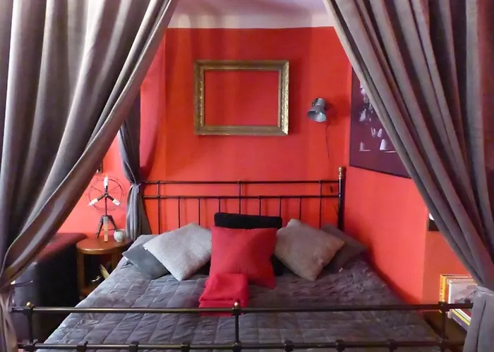 Decadent Art Club Чески-Крумлов