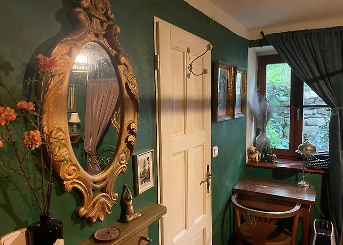 Decadent Art Club Чески-Крумлов