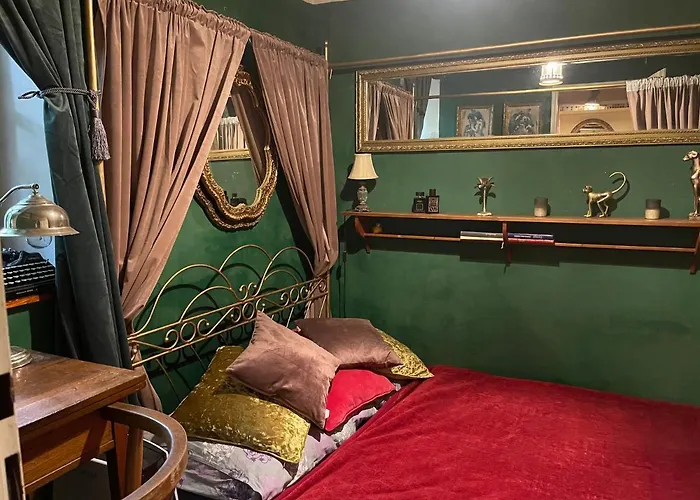 Decadent Art Club Homestay