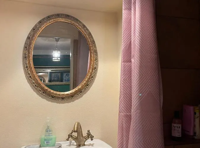 Decadent Art Club Quarto em Acomodações Particulares